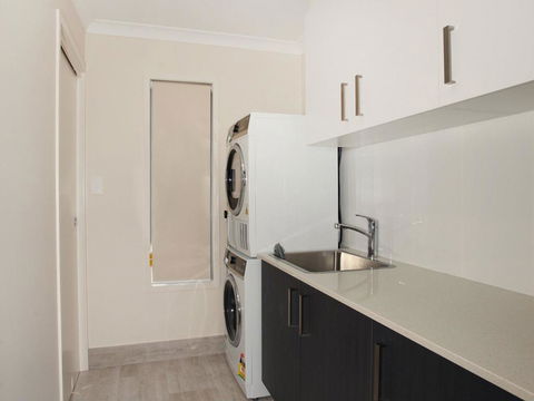Palm 95 - Modern 4 BDRM Home With Pool - Dentist Search 3