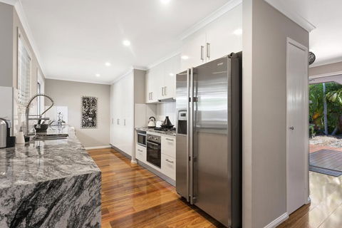 Pandanus Holiday Home - Dentist Find 3