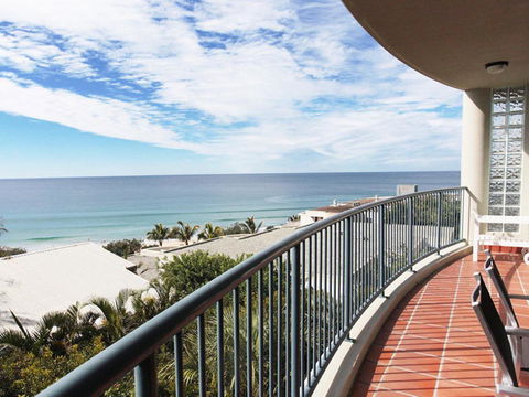 Panoramic Ocean Views Of Sunshine Beach Unit 5 Vista Pacific 12 Bryan Street - Dentists Australia 0