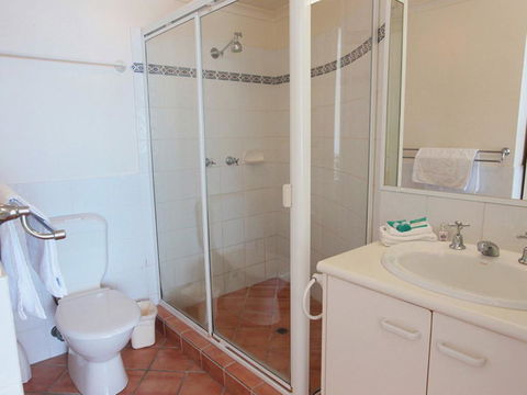 Panoramic Ocean Views Of Sunshine Beach Unit 5 Vista Pacific 12 Bryan Street - Dentists Australia 2