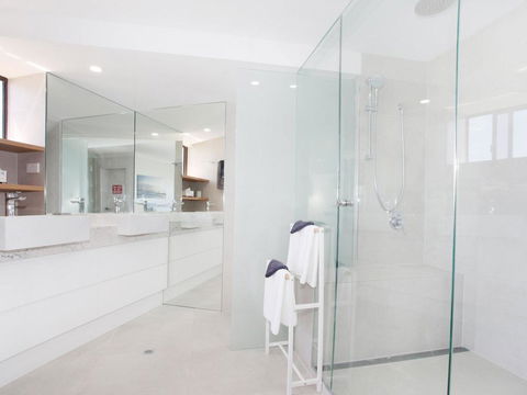 Parkyn Place 7 - 3 BDRM Oceanview Apt On Mooloolaba Spit - Dentist Search 2