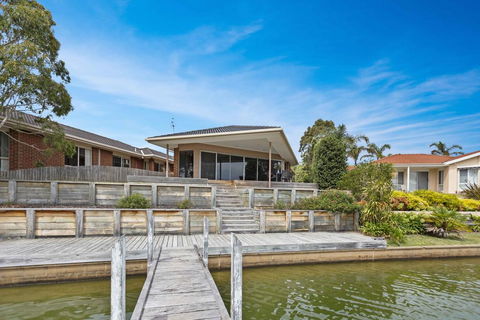 Pelican Brief - Relaxing Canal Frontage - Dentist Find 0