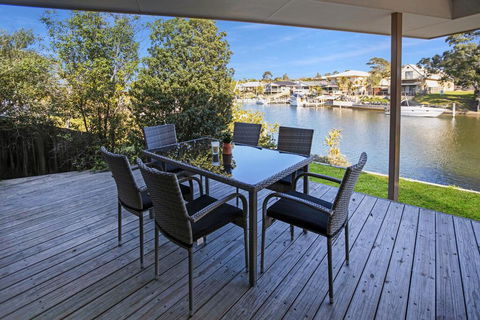 Pelican Brief - Relaxing Canal Frontage - Dentist Find 2