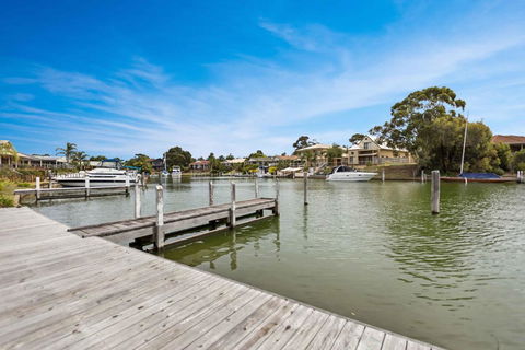 Pelican Brief - Relaxing Canal Frontage - Dentist Find 1