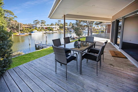 Pelican Brief - Relaxing Canal Frontage - Dentist Find 3