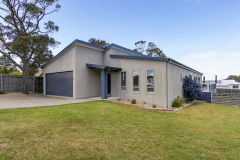 Pelican House - Dentist Find 0
