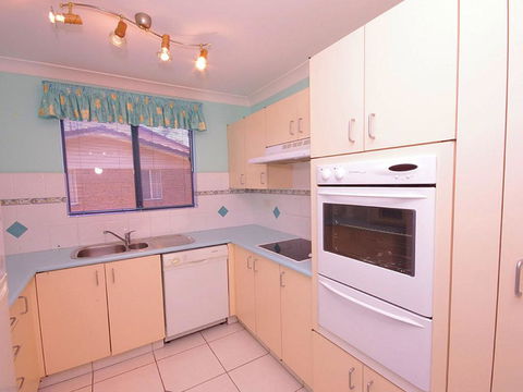 Pelican Place - Dentists Australia 3