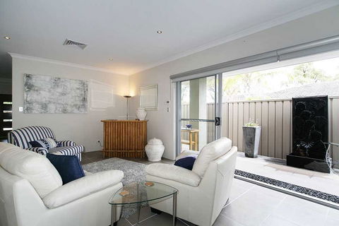 Penguin 4 Bedroom House By Shoalwater Executive Homes - Dentist Find 2