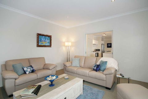 Penguin 4 Bedroom House By Shoalwater Executive Homes - Dentist Find 3