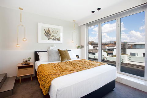 Penthouse Designer Apartment Close To City - Dentist Find 1
