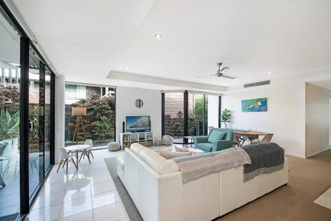 Peregian On The Beach Unit 3 - Dentist Search 3