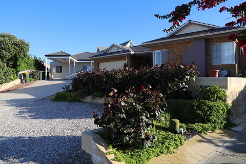 Perth Beachside Holiday House - Dentist Find 1