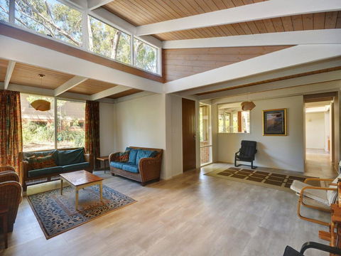 Pet Friendly - Large 4 Bedroom Home - Dentist Find 3