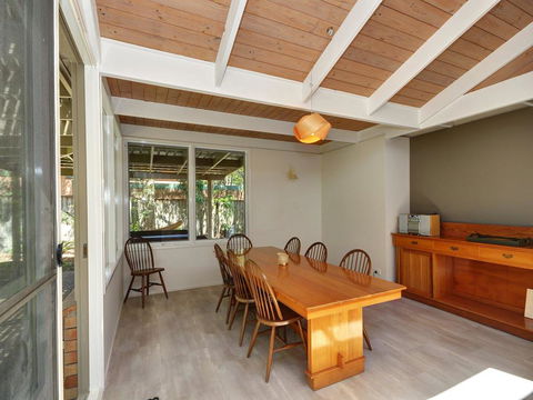 Pet Friendly - Large 4 Bedroom Home - Dentist Find 2