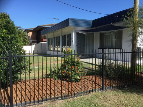 Pet Friendly Home Walking Distance To Surf Beach - North St, Woorim - Dentist Search 0