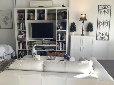 Petite Provence Cottage - Dentists Australia 0