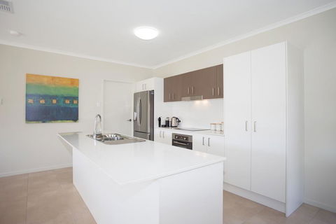 Petrie Beach Holiday Home - Dentists Australia 3