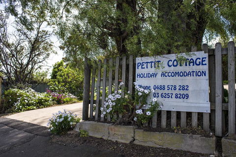 Pettit Cottage - Dentist Find 1