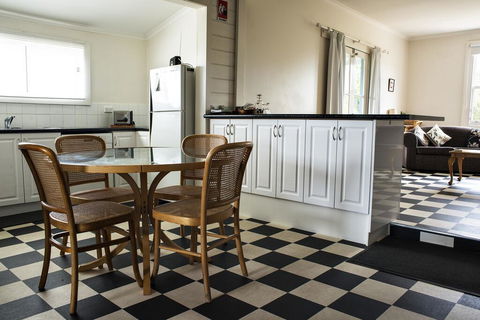 Pettit Cottage - Dentist Find 2