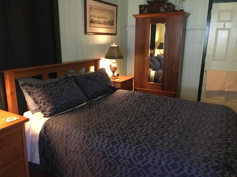 Pitstop Lodge Guesthouse B&B - Dentist Find 1