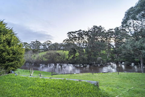 Platypus Waters B&B - Dentist Find 3