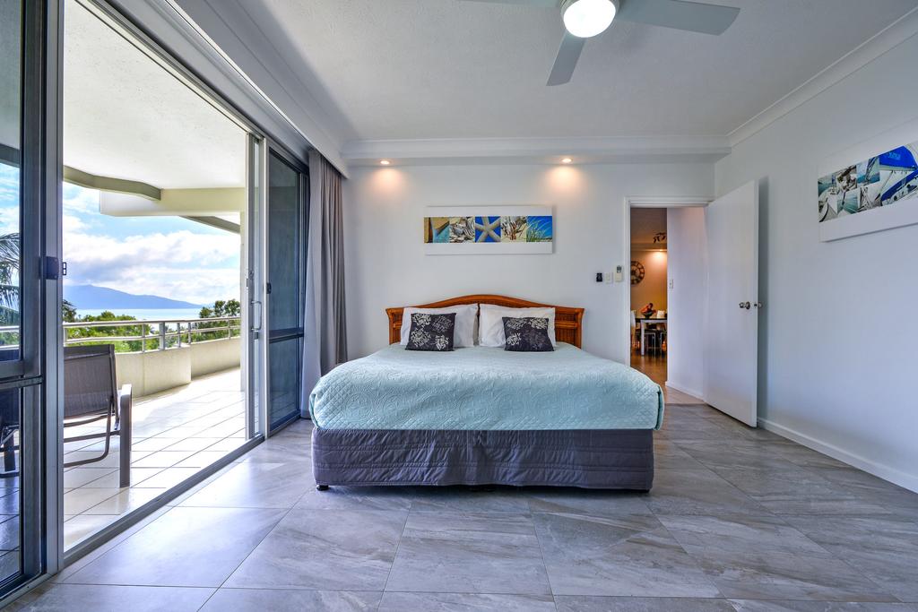 POINCIANA 101 HAMILTON ISLAND CENTRALLY LOCATED 3 BEDROOM plus BUGGY