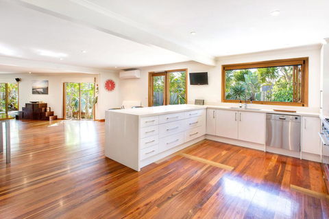 POINT LEO BEACH HOUSE - POINT LEO - Dentist Find 2