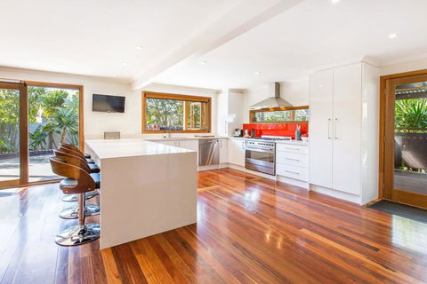 POINT LEO BEACH HOUSE - POINT LEO - Dentist Find 1