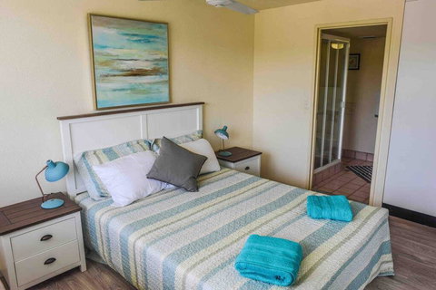 Pool, Tennis, Alexandra Headlands Oceanfront Resort - Dentist Find 2