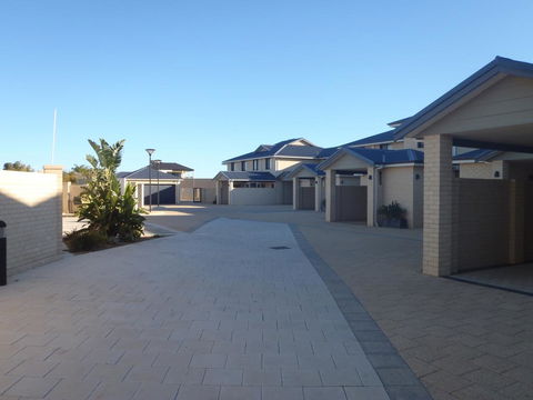 Port Denison Beach Resort - Dentist Find 3