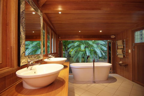 Port Douglas Valley Retreat - Dentist Find 3