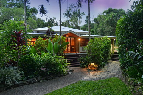 Port Douglas Valley Retreat - Dentist Find 0