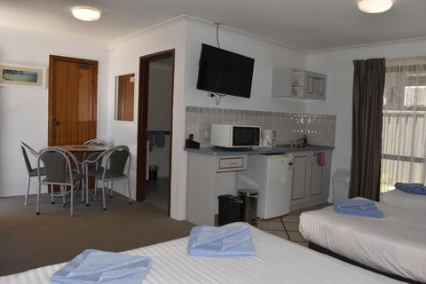 Port O'Call Motel - Dentist Find 3