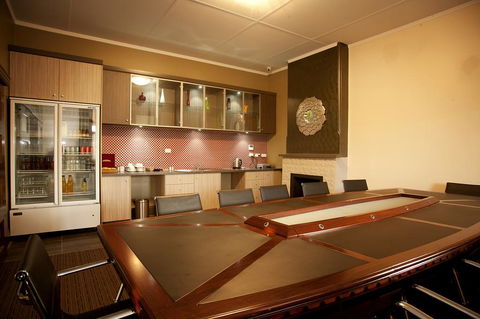 Prince Of Wales Hotel, Bunbury - Dentist Find 1