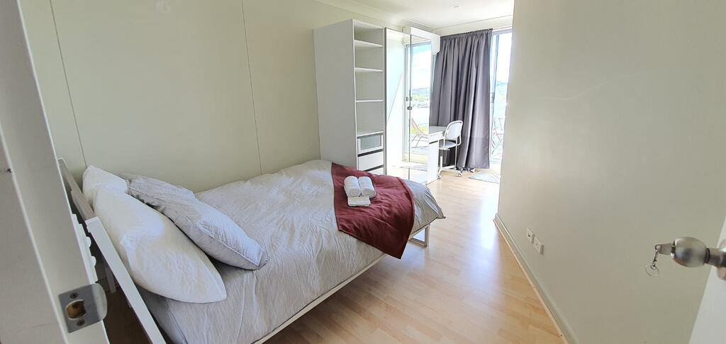 Private modern room - Plaza Building- in City Centre