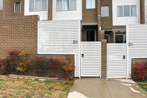 Private Room, Awesome Amenities - Molonglo Valley - Dentist Find 1