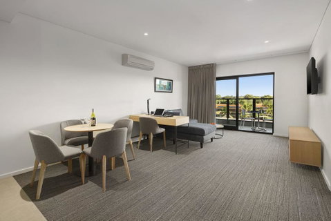 Quality Hotel Lakeside - Dentist Search 3