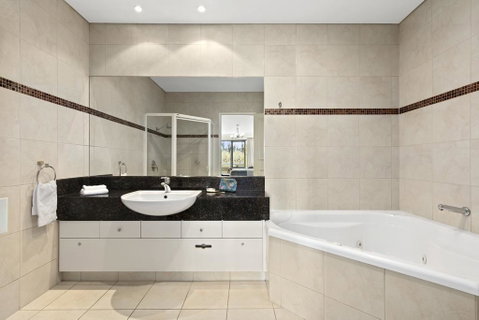 Quality Hotel Parklake Shepparton - Dentist Find 3