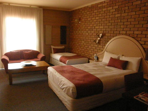 Quality Inn Colonial - Dentist Find 2