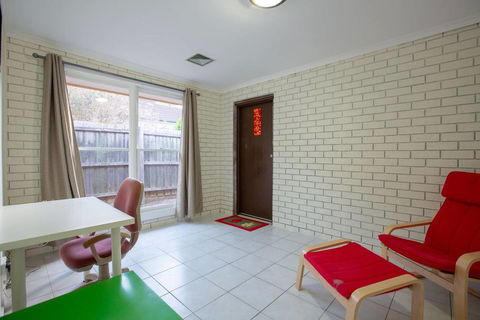 Quiet & Peaceful 3bed2bath HOME @Keilor Downs - Dentist Search 1