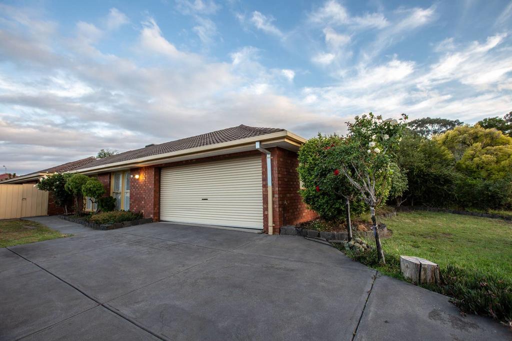 Quiet  Peaceful 3bed2bath HOME Keilor Downs