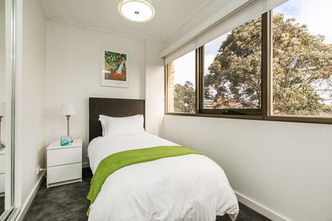 Quiet Comfort In South Yarra - Dentist Find 1