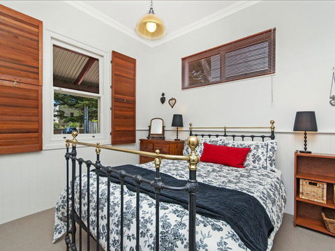 Railway Cottage - Dentist Find 0
