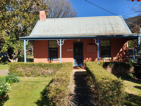 Redruth - 2 Bedroom Cottage Situated In Wandiligong - Dentist Find 0