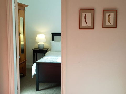 Redruth - 2 Bedroom Cottage Situated In Wandiligong - Dentist Find 1