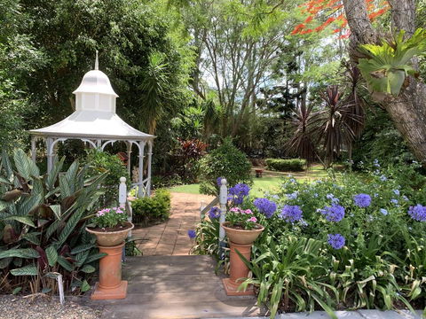 REED HOUSE At Maleny-The White Pavilion - Dentists Australia 1