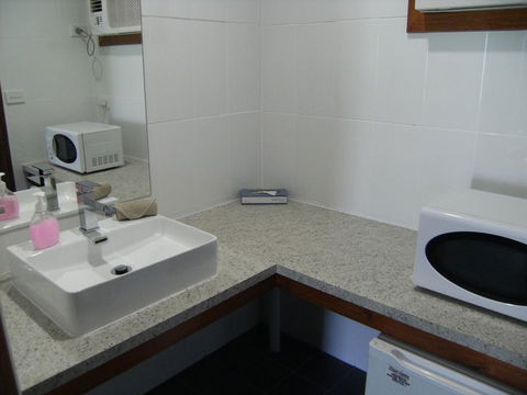 Regency Court Motel - Dentists Australia 1