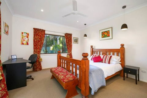 Relaxing Queen Sized Room With En-Suite - Dentists Australia 0