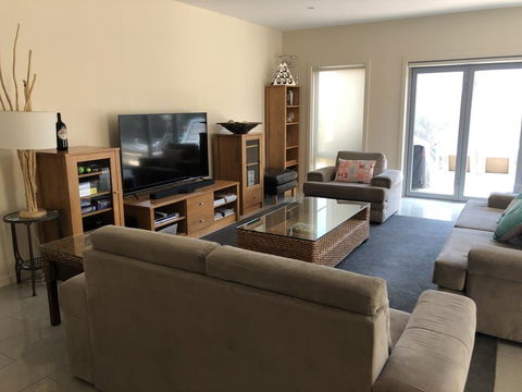 Residence On Robe - Dentist Find 1