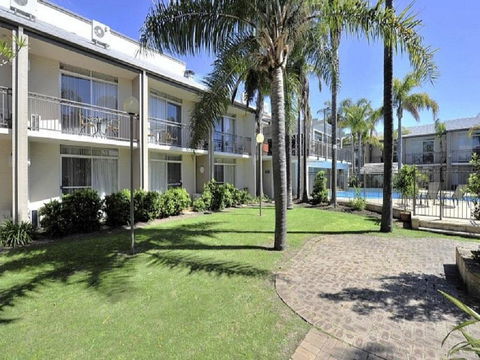 Resort Serviced Apartments - Mandurah - Dentist Find 1